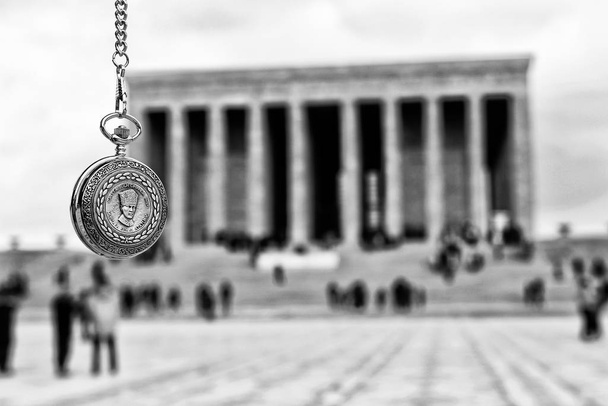 Турция, Анкара, Мавзолей Ататюрка и время проходит 09: 05
 - Фото, изображение