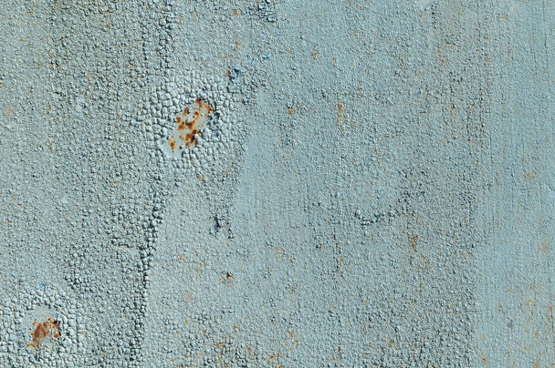 Light blue faded. Texture of stained metal surface with cracked paint with cracked paint. Finely detailed background - Fotoğraf, Görsel