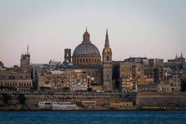 Cidade velha na ilha de Malta
 - Foto, Imagem