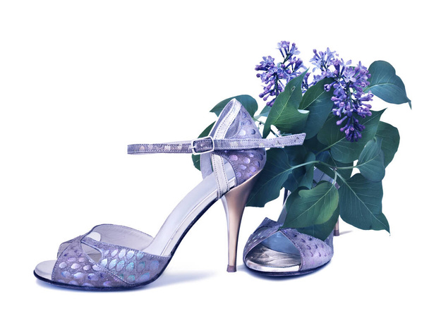 Tango stilettos and lilac flower on light background, text space - Fotoğraf, Görsel