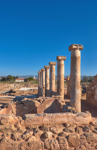 Ancient temple columns in Kato Paphos Archaeological Park in Paphos city, Cyprus. - Foto, Imagem