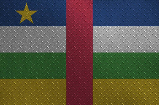 Keski-Afrikan tasavallan lippu kuvattu maaliväreillä vanhalla harjattu metallilevy tai seinä lähikuva. Karkealla pohjalla oleva kuvioitu banneri
 - Valokuva, kuva