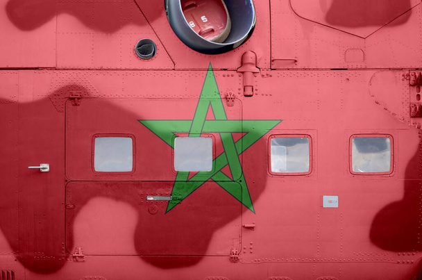 Marokko vlag afgebeeld op zijkant deel van militaire gepantserde helikopter van dichtbij. Conceptuele achtergrond van het leger - Foto, afbeelding