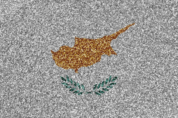Σημαία Κύπρου απεικονίζεται σε πολλές μικρές γυαλιστερές πούλιες. Πολύχρωμο φόντο φεστιβάλ για ντίσκο πάρτι - Φωτογραφία, εικόνα