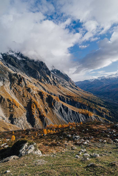 Vertical shot of the Alpine valley of Aosta near Courmayeur and Chamonix towns in Mont Blanc - Fotoğraf, Görsel