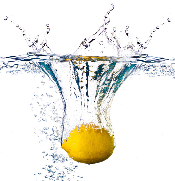 Lemon in water - Фото, изображение