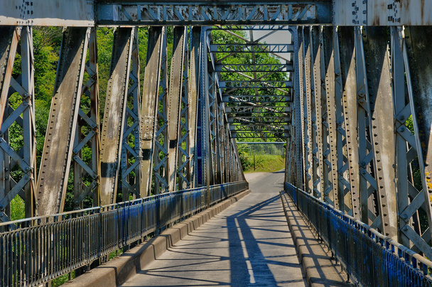 iron bridge of Lacave in Lot - Zdjęcie, obraz