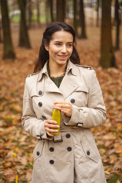 Attractive brunette girl walking in autumn park - Foto, immagini