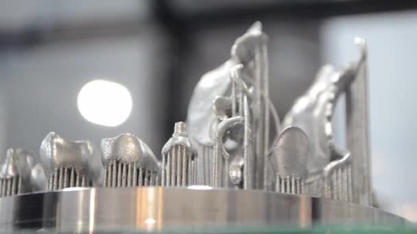 金属3Dプリンタで印刷されたオブジェクトのクローズアップ. - 映像、動画