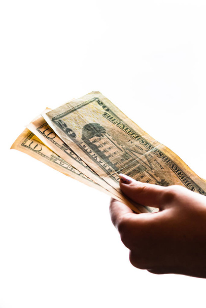 Γυναίκα χέρι δίνοντας χρήματα, όπως δωροδοκία ή συμβουλές που απομονώνονται σε λευκό bac - Φωτογραφία, εικόνα