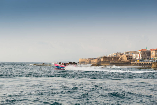Старый город Акко, катер, Акко, с лодки. Израиль
. - Фото, изображение