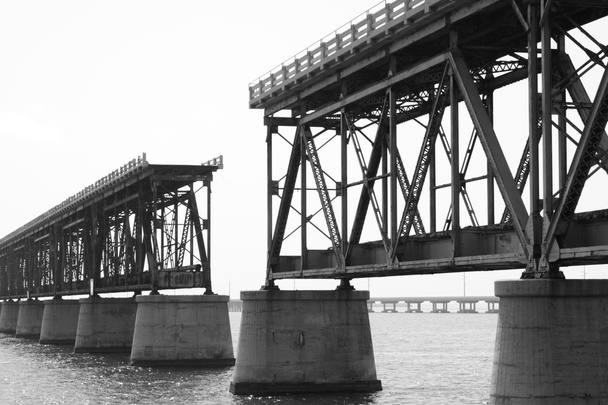 alte Eisenbahnbrücke - Foto, Bild