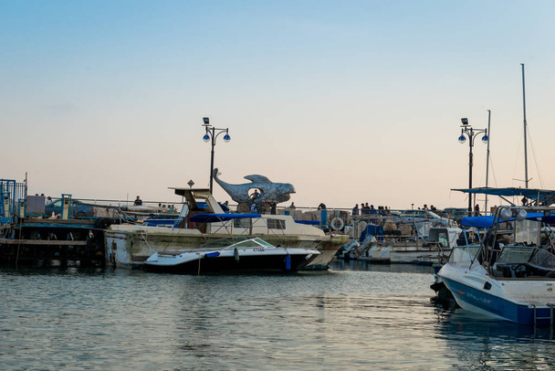 Hafen in der Altstadt von Acre (akko) israel bronze jonah wal - Foto, Bild