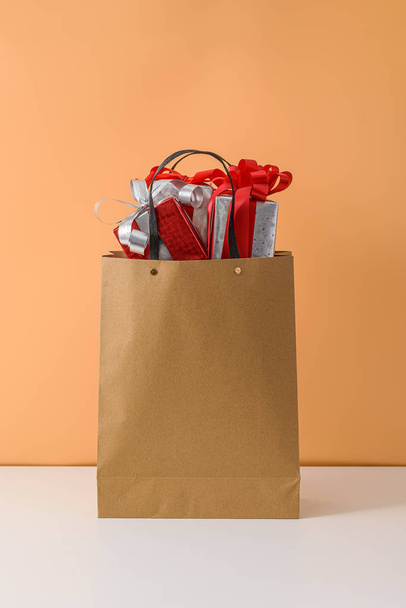 Many Gift Box with Red ribbon bow in Brown paper shopping bag. c - Foto, Imagem