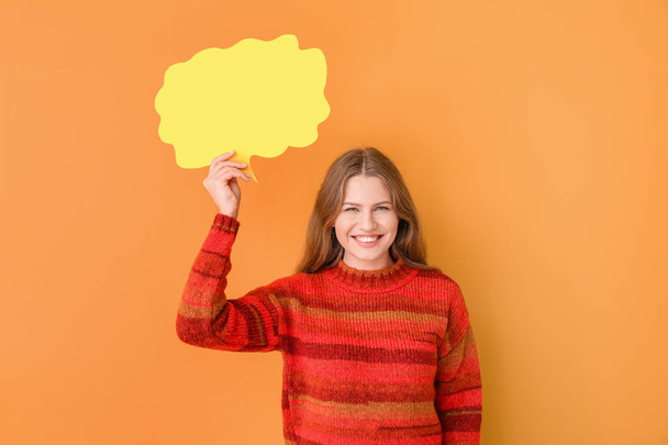 Young woman with blank speech bubble on color background - Fotó, kép