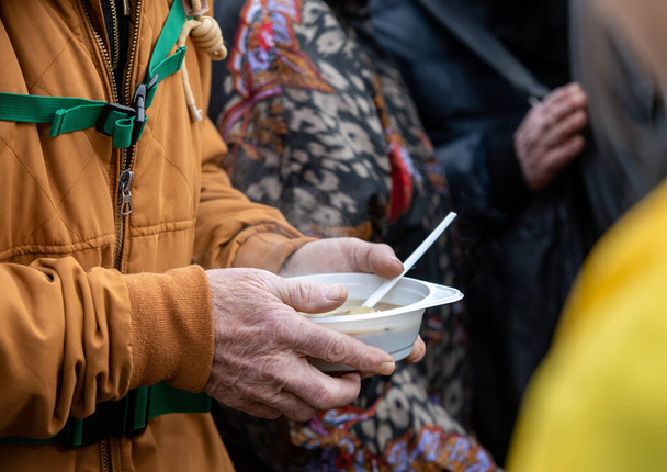 Teplé jídlo pro chudé a bezdomovce - Fotografie, Obrázek