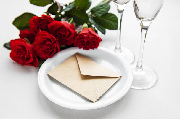 Romántica mesa de San Valentín
 - Foto, imagen