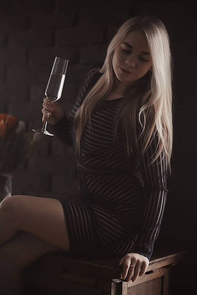 sexy blonde girl drinks champagne from a glass, evening glamorous style portrait - Foto, Imagem