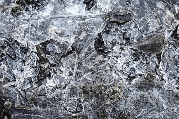 cracked ice texture, abstract seasonal winter cold background, natural ice, broken ice on a lake - Foto, afbeelding