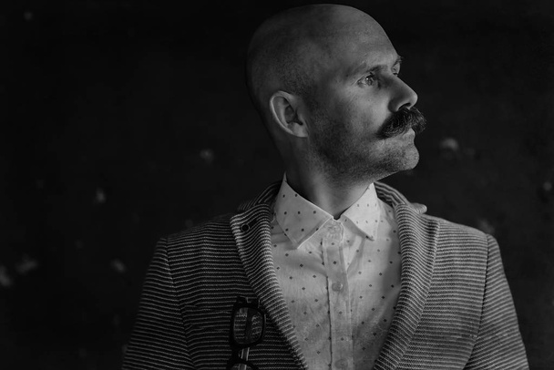 vintage hipster mustache, portrait of a man with a long mustache, unusual look - Foto, imagen