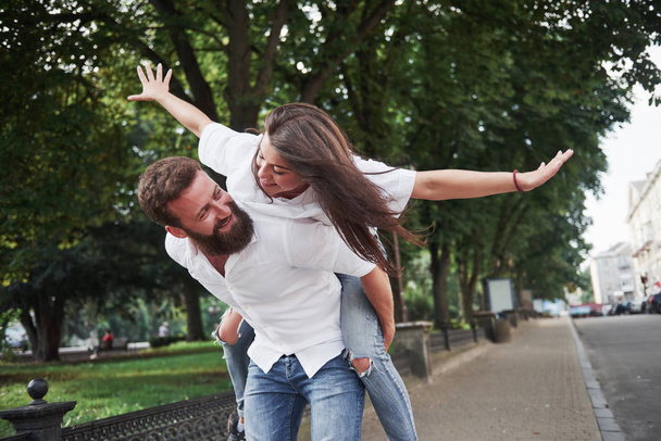 A young funny loving couple have fun on a sunny day - Foto, afbeelding