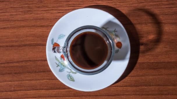 Coffee fills the cup in stop motion - Video, Çekim