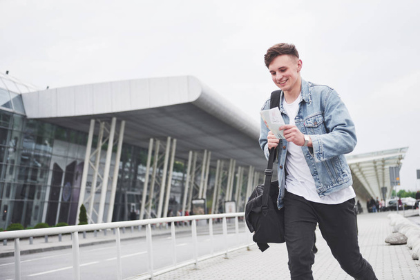 photo of a young man before an exciting trip at the airport - Foto, Bild