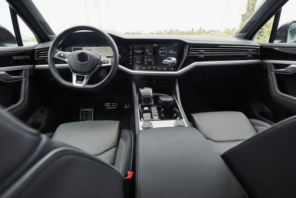 Interior of a prestigious modern black car. Leather comfortable seats and accessories and steering wheel. - Foto, Bild