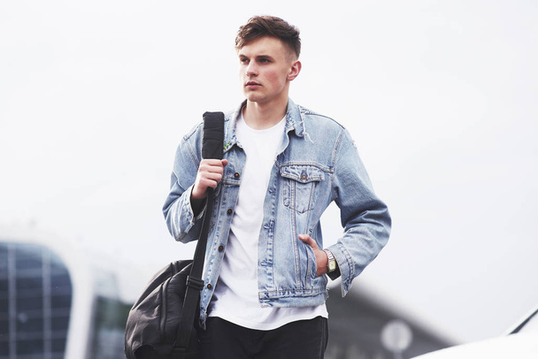 Young boy in a blue denim jacket on the street - Foto, afbeelding