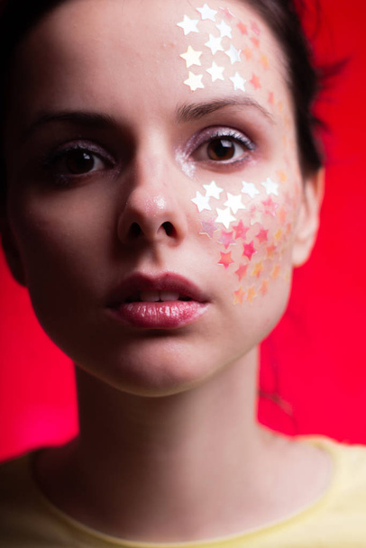 beautiful girl with sparkles on her face, close-up portrait - Valokuva, kuva