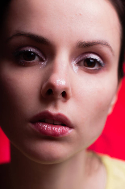 beautiful girl on a red background close-up portrait - Фото, зображення