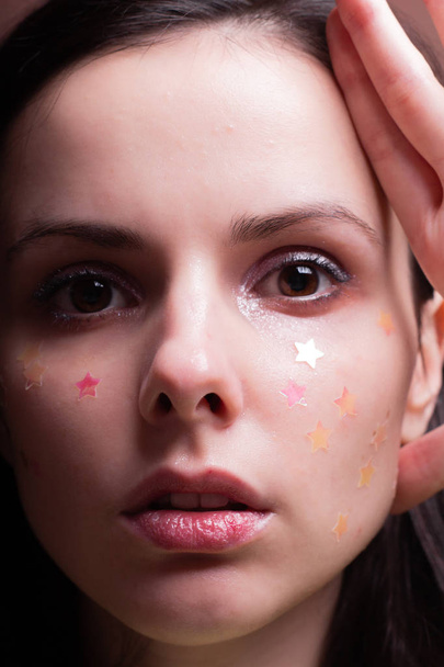 beautiful girl with sparkles on her face, close-up portrait - Valokuva, kuva