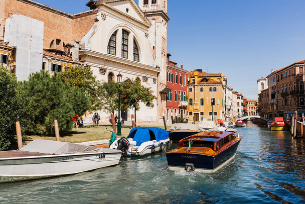 VENICE, ITALY - SEPTEMBER 24, 2019: vaporetto floating on canal near ancient buildings in Venice, Italy  - Fotoğraf, Görsel
