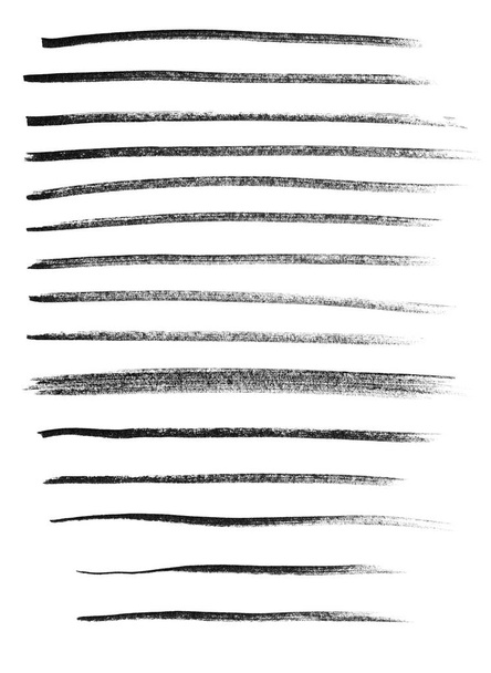 手描きのブラシストロークのセット:鉛筆とマーカー。鉛筆の細長い厚さの痕跡。白に隔離された黒白のイラスト。ラスターストックイラスト. - 写真・画像