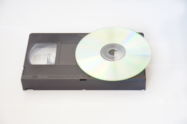 Vieille bande vidéo et disque compact
 - Photo, image