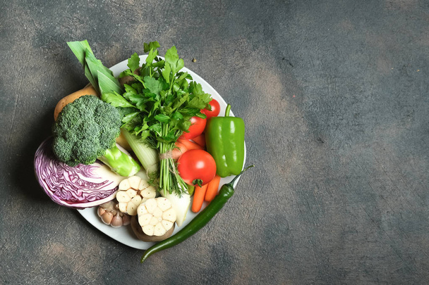 Φρέσκα λαχανικά, βιολογικά υγιεινά τρόφιμα. Γεωργικές καλλιέργειες. - Φωτογραφία, εικόνα