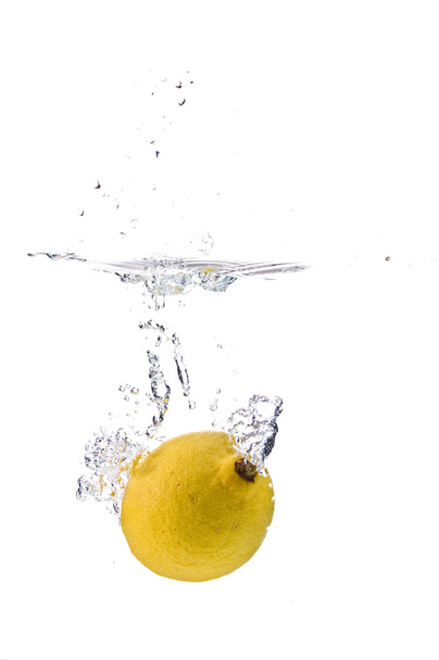 Lemon splashing in water - Foto, Imagem