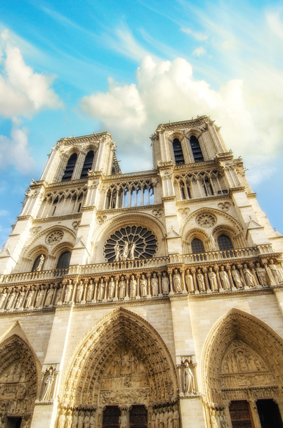 Wolken über Notre Dame in Paris - Foto, Bild
