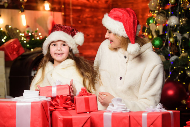 Tis the season to be Jolly. merry christmas. mother and daughter love holidays. small child girl with mom in santa hat. xmas gift boxes. Open present. Happy family celebrate new year - Fotoğraf, Görsel