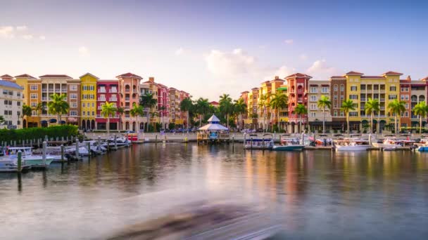 Neapel, Florida, USA Stadtsilhouette auf dem Wasser in der Abenddämmerung. - Filmmaterial, Video
