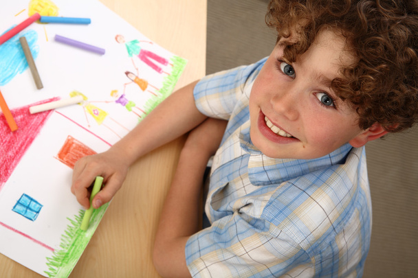 Boy drawing - Valokuva, kuva
