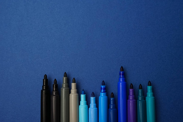 selective focus, blue markers, shades - Фото, зображення