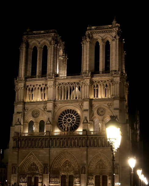 Kathedrale Notre Dame de Paris bei Nacht - Foto, Bild