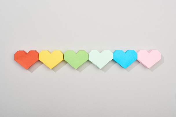 Top view of paper hearts on grey background - Foto, Imagem