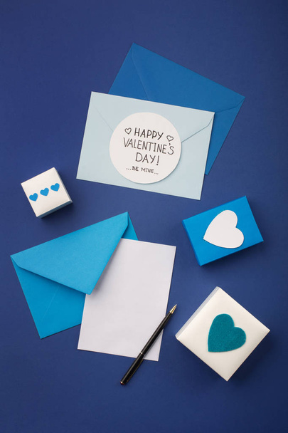 Blue envelopes, gifts and white hearts on classic blue  - Foto, Imagen