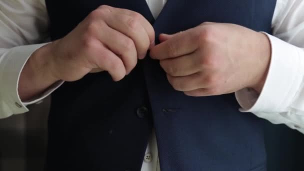 A man fastens his jacket on a button in the morning - Video, Çekim