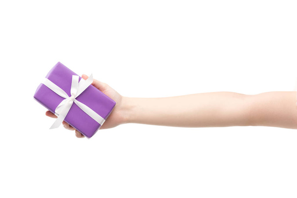 cropped view of woman holding gift isolated on white - Foto, afbeelding