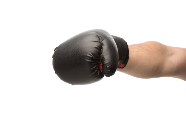 oříznutý pohled na muže děrování v boxerské rukavici izolované na bílém - Fotografie, Obrázek