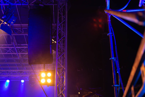 zenekar a színpadon fény show  - Fotó, kép