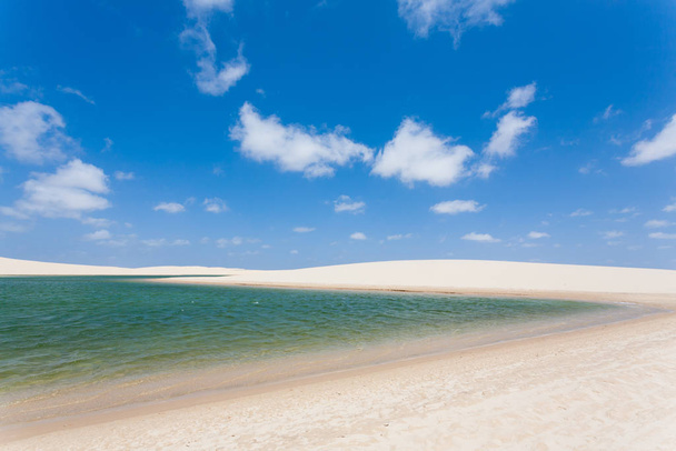 Панорама белых песчаных дюн из национального парка Ленсуа Маранхенсеш
 - Фото, изображение